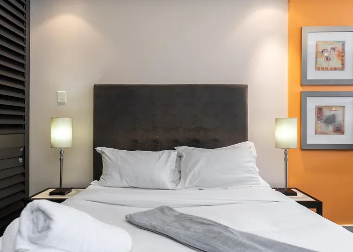 City Centre Spacious Studio Apartment With Pool, Parking, And Gym Access!