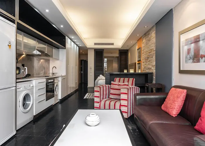 City Centre Spacious Studio Apartment With Pool, Parking, And Gym Access!
