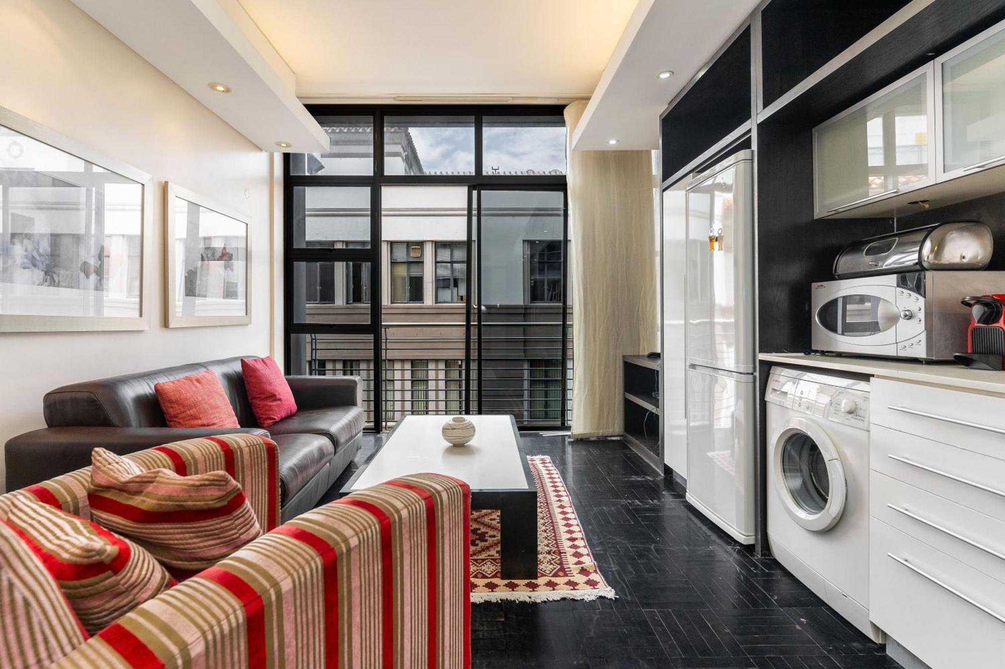 City Centre Spacious Studio With Pool, Parking, And Gym Access! * Cape Town