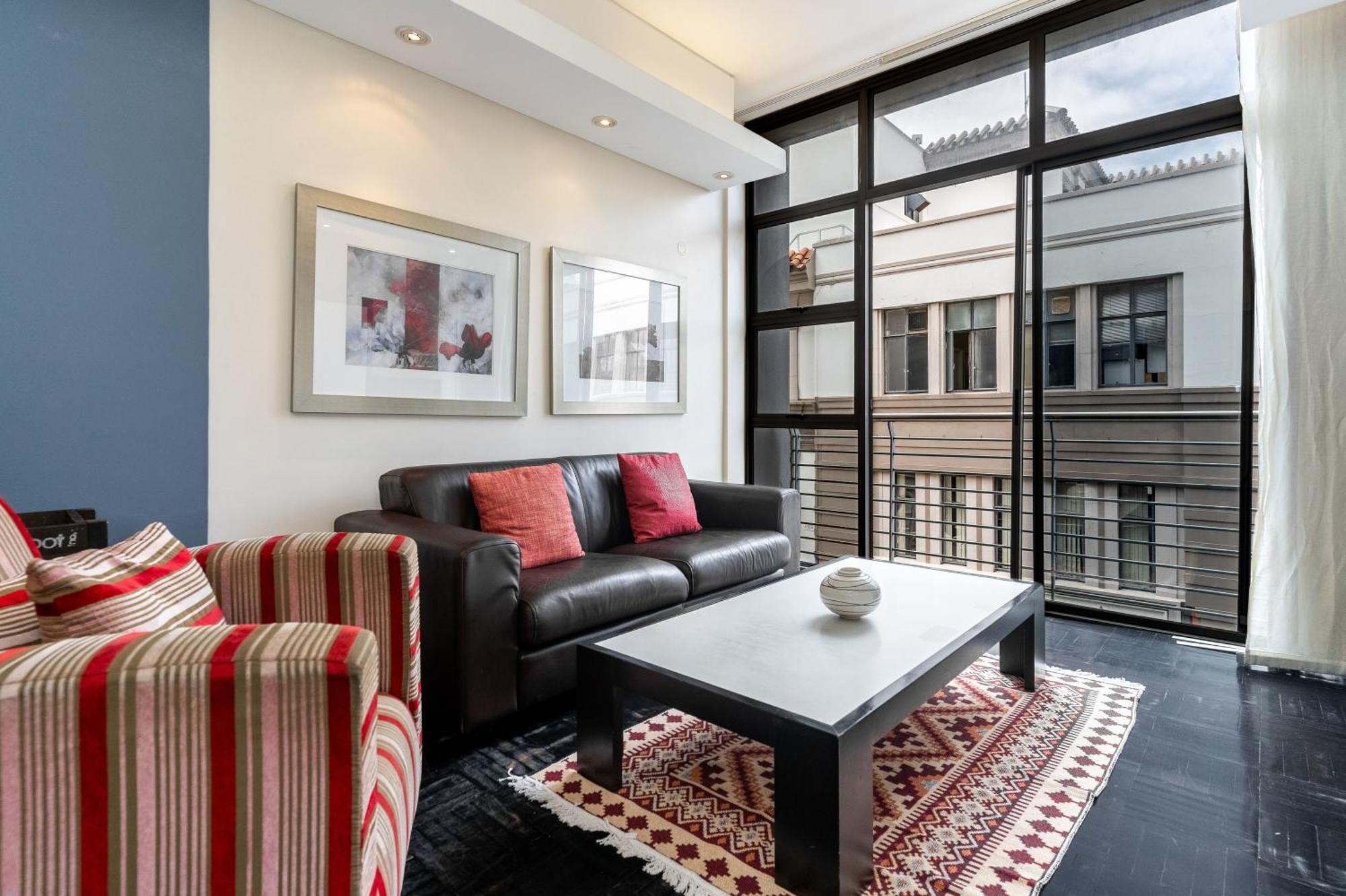 City Centre Spacious Studio With Pool, Parking, And Gym Access! Apartment Cape Town